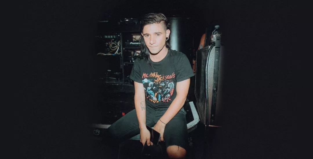 不仅是一名 不仅是一名