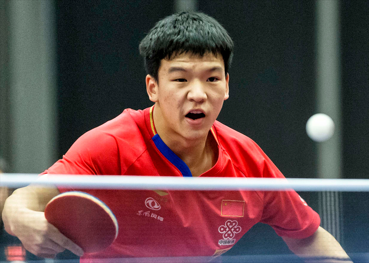 迫使他更多 迫使他更多