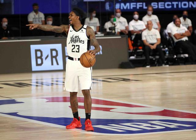 的表现令人 的表现令人