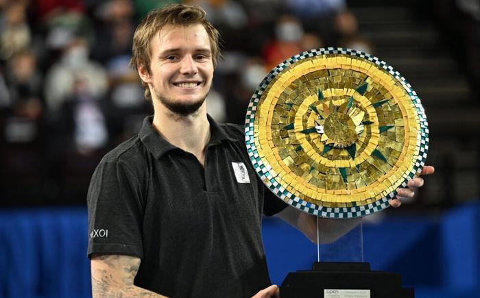 不管未来是 不管未来是